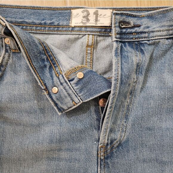 We the Free Distressed Jeans - Picture 2 of 9